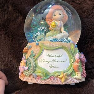 Adorable Disney showcase X Precious Moments Little Mermaid snowglobe